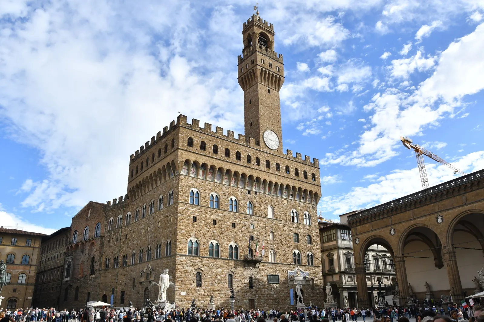 Crowds in Piazza della Signoria below Palazzo Vecchio